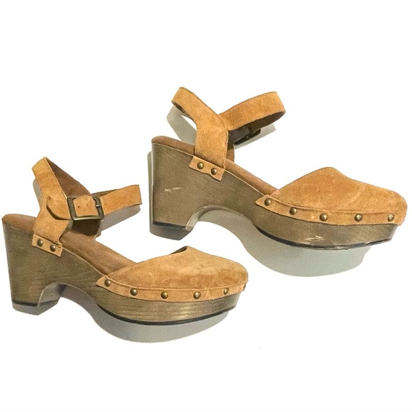 Brown leather clogs. Size 8. - Picture 1 of 9